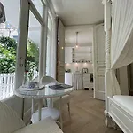 Bed And Breakfast Amsterdam 4*