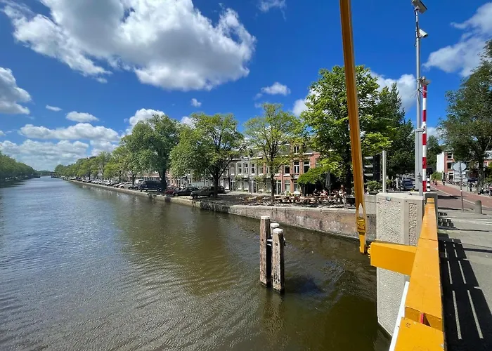 Bed And Breakfast Amsterdam 4*