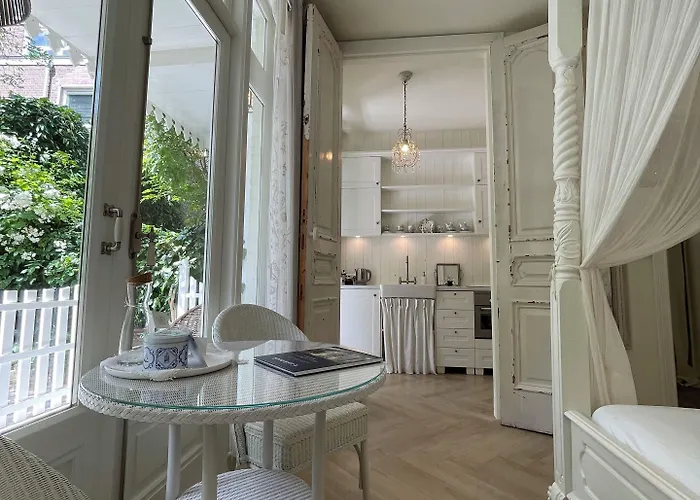 Bed And Breakfast Amsterdam 4*